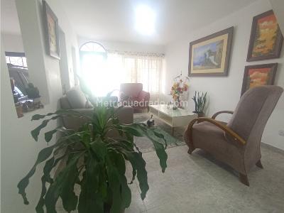 Casa de 3 alcobas en venta en Doña Luz, Villavicencio, 240 m² · foto 3 de 19