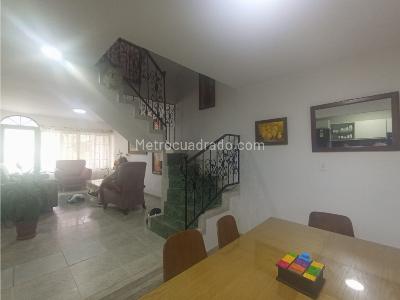 Casa de 3 alcobas en venta en Doña Luz, Villavicencio, 240 m² · foto 4 de 19