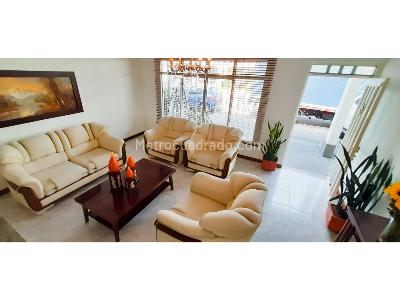 Casa de 3 alcobas en venta en El Nogal, Armenia, 200 m² · foto 2 de 18