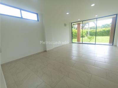 Casa de 3 alcobas en venta en Corredor Ecologico, Villavicencio, 300 m² · foto 8 de 20
