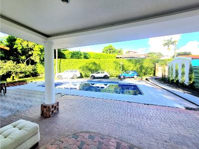 Casa de 4 alcobas en venta en Pueblito Cafetero, Pereira, 370 m² · foto 2 de 13
