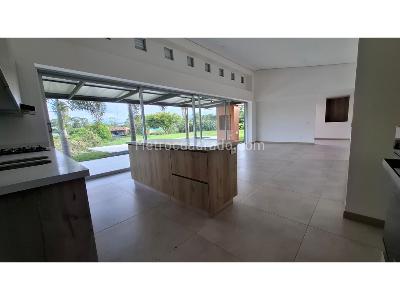 Casa de 3 alcobas en venta en Pueblito Cafetero, Pereira, 322 m² · foto 2 de 18