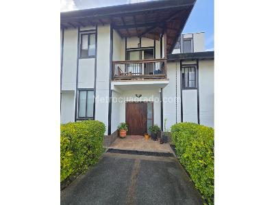 Casa de 3 alcobas en venta en Via Circasia, Armenia, 218 m² · foto 2 de 20
