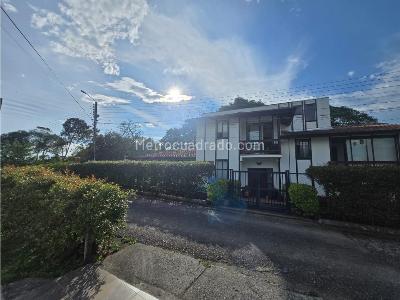 Casa de 3 alcobas en venta en Via Circasia, Armenia, 218 m² · foto 3 de 20