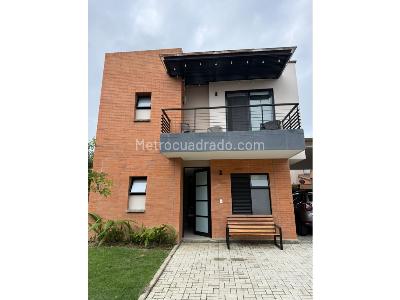 Casa de 3 alcobas en venta en Cerritos, Pereira, 162 m² · foto 2 de 15
