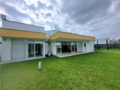 Casa de 4 alcobas en venta en Variante Condina, Pereira, 260 m² · foto 2 de 18