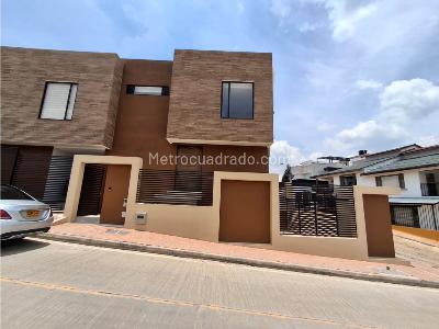 Casa de 4 alcobas en venta en La Villita, Tunja, 260 m² · foto 2 de 20