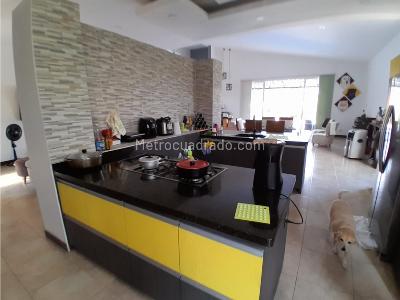 Casa de 4 alcobas en venta en Cerritos, Pereira, 400 m² · foto 5 de 17