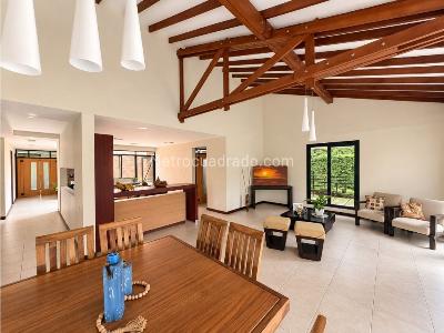 Casa de 3 alcobas en venta en El Tigre, Pereira, 274 m² · foto 2 de 14
