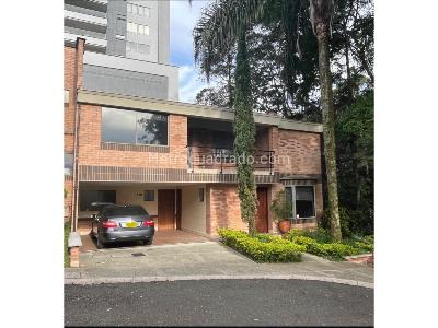 Casa de 3 alcobas en venta en Benedictinos, Envigado, 260 m² · foto 2 de 18