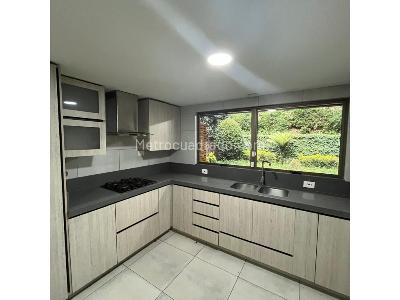 Casa de 3 alcobas en venta en Benedictinos, Envigado, 260 m² · foto 7 de 18