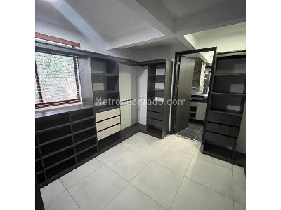 Casa de 3 alcobas en venta en Benedictinos, Envigado, 260 m² · foto 10 de 18