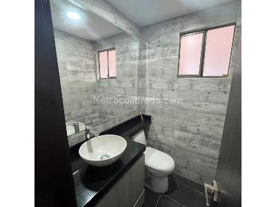 Casa de 3 alcobas en venta en Benedictinos, Envigado, 260 m² · foto 16 de 18