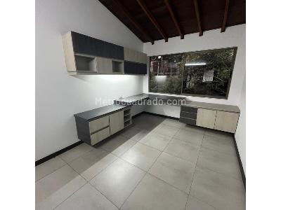 Casa de 3 alcobas en venta en Benedictinos, Envigado, 260 m² · foto 17 de 18