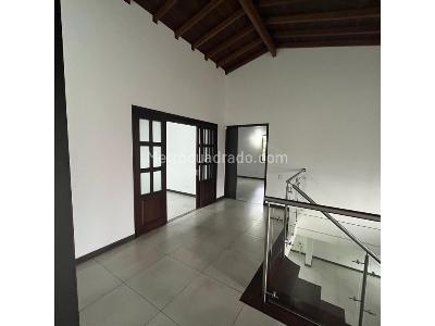 Casa de 3 alcobas en venta en Benedictinos, Envigado, 260 m² · foto 18 de 18