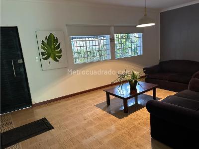 Casa de 5 alcobas en venta en San Joaquin, Medellín, 213 m² · foto 2 de 18