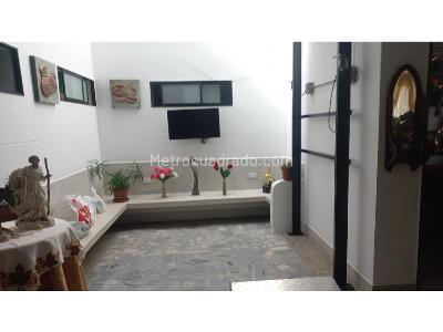Casa de 5 alcobas en venta en Simon Bolivar, Medellín, 310 m² · foto 3 de 17