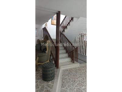 Casa de 5 alcobas en venta en Simon Bolivar, Medellín, 310 m² · foto 5 de 17