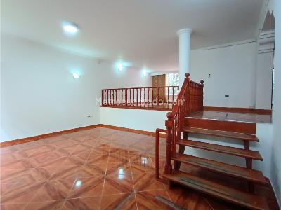 Casa de 5 alcobas en venta en Pardo Rubio, Bogotá, 456 m² · foto 3 de 20