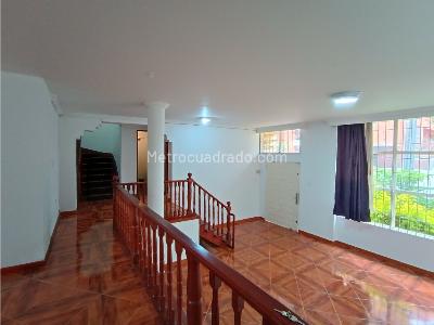 Casa de 5 alcobas en venta en Pardo Rubio, Bogotá, 456 m² · foto 5 de 20