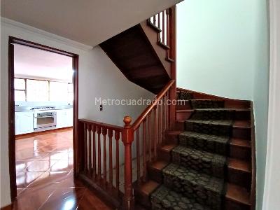 Casa de 5 alcobas en venta en Pardo Rubio, Bogotá, 456 m² · foto 9 de 20