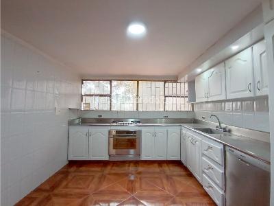 Casa de 5 alcobas en venta en Pardo Rubio, Bogotá, 456 m² · foto 11 de 20
