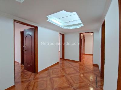 Casa de 5 alcobas en venta en Pardo Rubio, Bogotá, 456 m² · foto 14 de 20