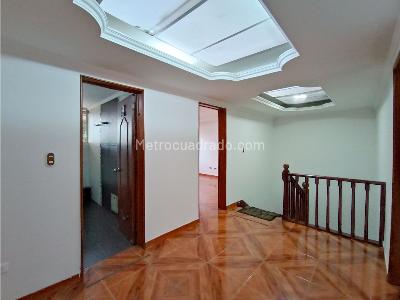 Casa de 5 alcobas en venta en Pardo Rubio, Bogotá, 456 m² · foto 15 de 20