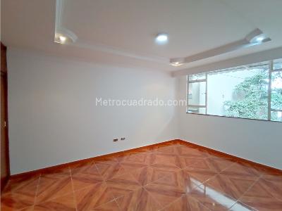 Casa de 5 alcobas en venta en Pardo Rubio, Bogotá, 456 m² · foto 18 de 20