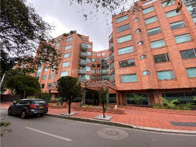 Apartamento de 4 alcobas en venta en La Carolina, Bogotá, 223 m² · foto 3 de 20
