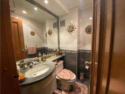 Apartamento de 4 alcobas en venta en La Carolina, Bogotá, 223 m² · foto 12 de 20