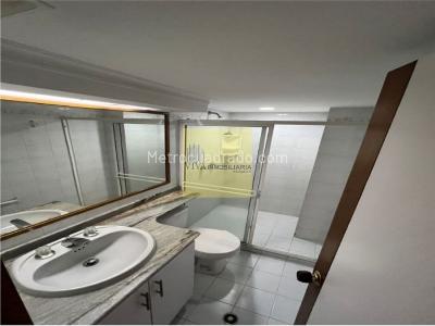 Apartamento de 4 alcobas en venta en Laureles, Medellín, 167 m² · foto 13 de 16
