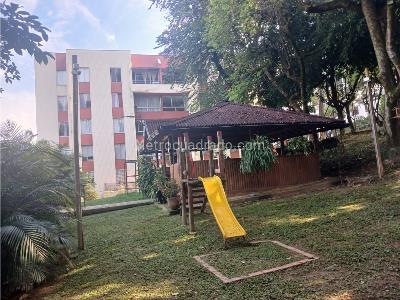Apartamento en venta en El Poblado, Medellín · foto 11 de 13