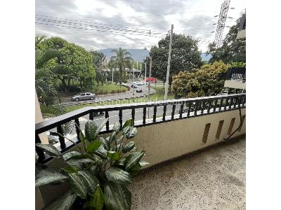 Apartamento de 3 alcobas en venta en Cerro Nutibara, Medellín, 130 m² · foto 2 de 9