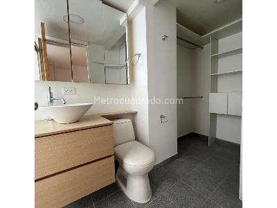 Apartamento de 4 alcobas en venta en El Poblado, Medellín, 101 m² · foto 16 de 19