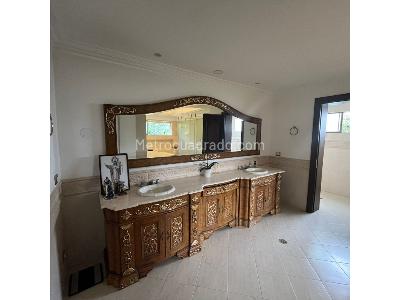 Casa de 4 alcobas en venta en El Tesoro, Medellín, 409 m² · foto 15 de 20