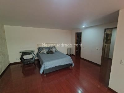 Apartamento de 4 alcobas en venta en Los Rosales, Bogotá, 235 m² · foto 2 de 20