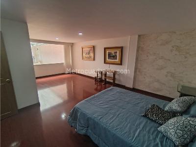 Apartamento de 4 alcobas en venta en Los Rosales, Bogotá, 235 m² · foto 3 de 20