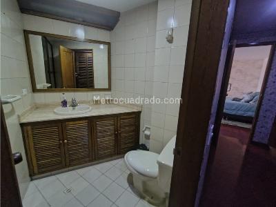 Apartamento de 4 alcobas en venta en Los Rosales, Bogotá, 235 m² · foto 6 de 20
