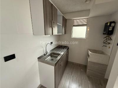 Apartamento de 2 alcobas en venta en Poblado I, Pereira, 45 m² · foto 5 de 20