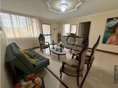 Casa de 5 alcobas en venta en La Florida, Medellín, 240 m² · foto 3 de 14