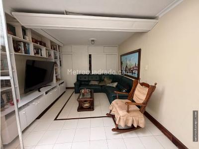 Casa de 5 alcobas en venta en La Florida, Medellín, 240 m² · foto 6 de 14