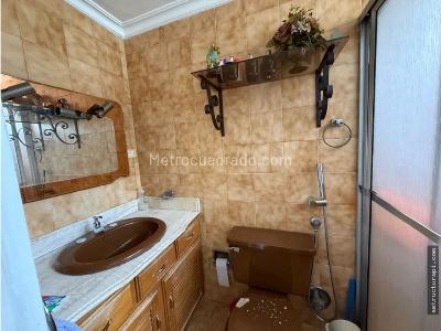 Casa de 5 alcobas en venta en La Florida, Medellín, 240 m² · foto 9 de 14