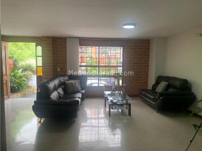 Casa de 3 alcobas en venta en Cataluña, Sabaneta, 217 m² · foto 2 de 20