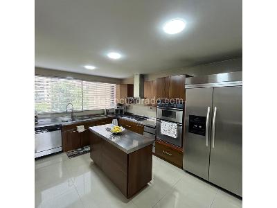 Apartamento en venta en El Poblado, Medellín · foto 6 de 10