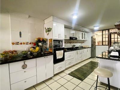 Apartamento de 3 alcobas en venta en Normandia, Bogotá, 221 m² · foto 3 de 20