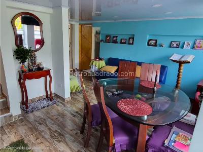 Casa de 5 alcobas en venta en Las Nieves, Tunja, 181 m² · foto 2 de 20
