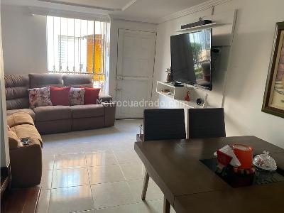 Casa en venta en Hayuelos, Bogotá · foto 2 de 20