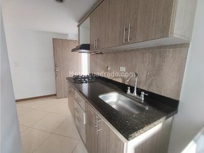 Apartamento de 3 alcobas en venta en La Navarra, Bello, 65 m² · foto 3 de 15