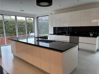Casa de 4 alcobas en venta en Guaymaral Hacienda San Simon, Chía, 419 m² · foto 4 de 18